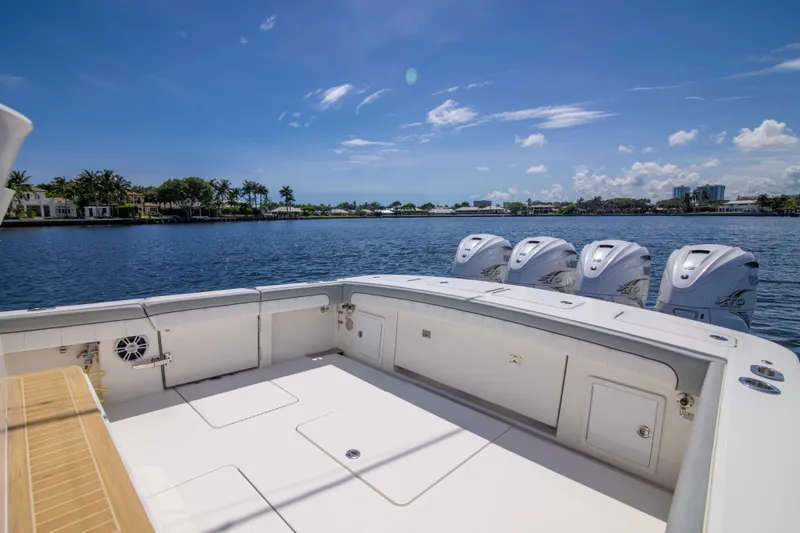 41 Regulator 2021 Yacht Photos Pics Regulator 41 2021 - Exterior Cockpit