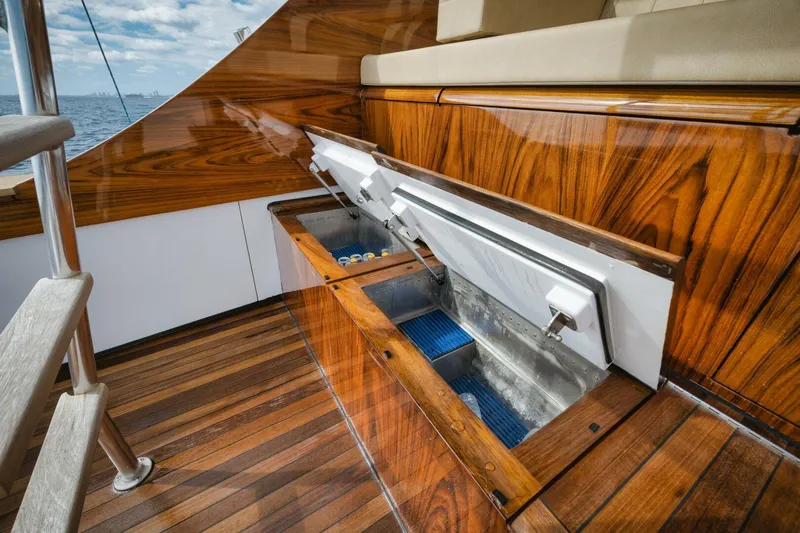 Risk & Reward Yacht Photos Pics 