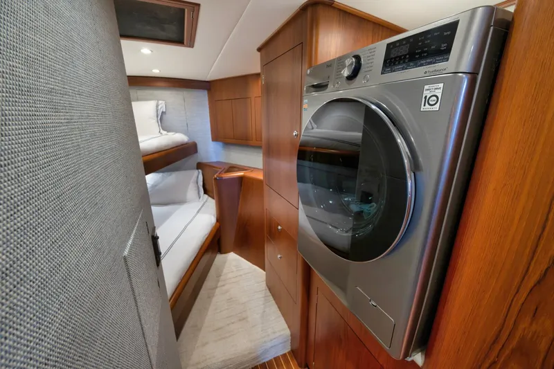 Risk & Reward Yacht Photos Pics 