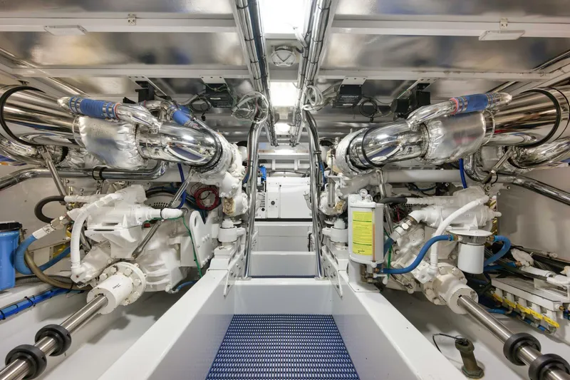 Risk & Reward Yacht Photos Pics 