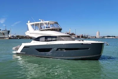 Carver C52 Flybridge