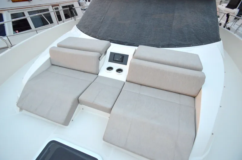 Play Craft Yacht Photos Pics 2018 Carver C52 Flybridge with cushioned seating and cup holders on deck.