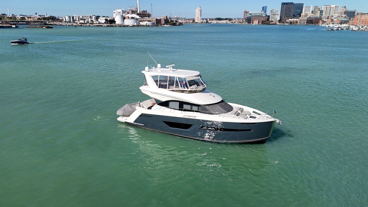 2018 Carver 52 
