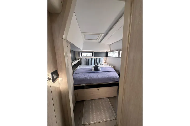 Nice Aft Too Yacht Photos Pics Cozy bedroom in 2018 Leopard 45 yacht with modern decor and natural light.