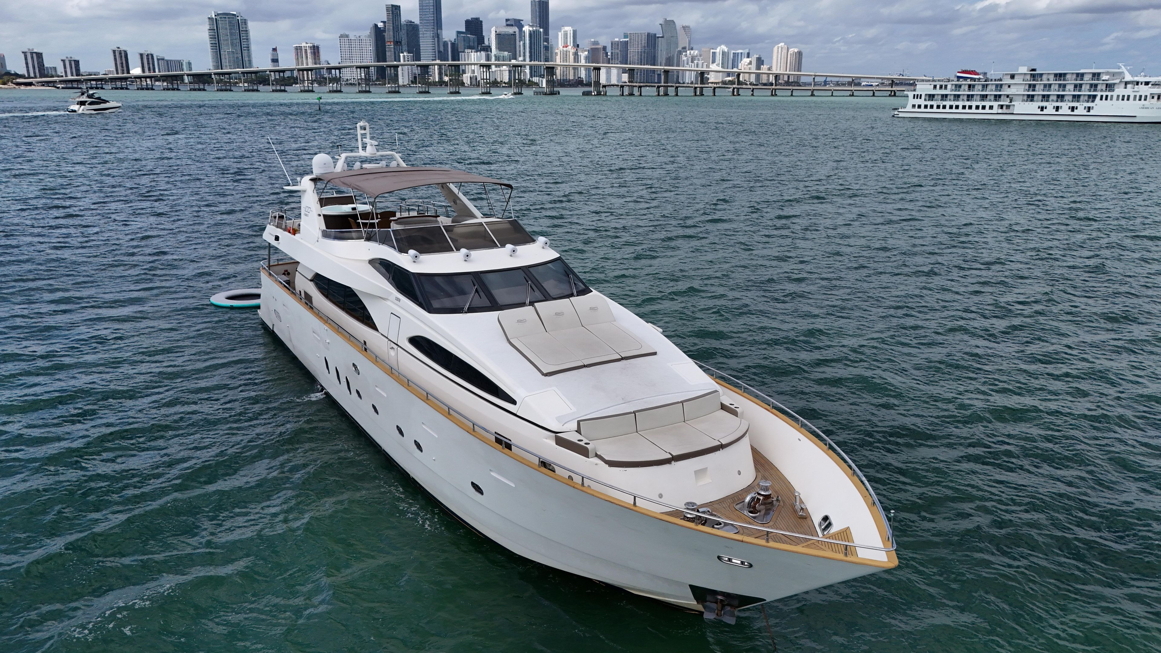 2006 Azimut 100 