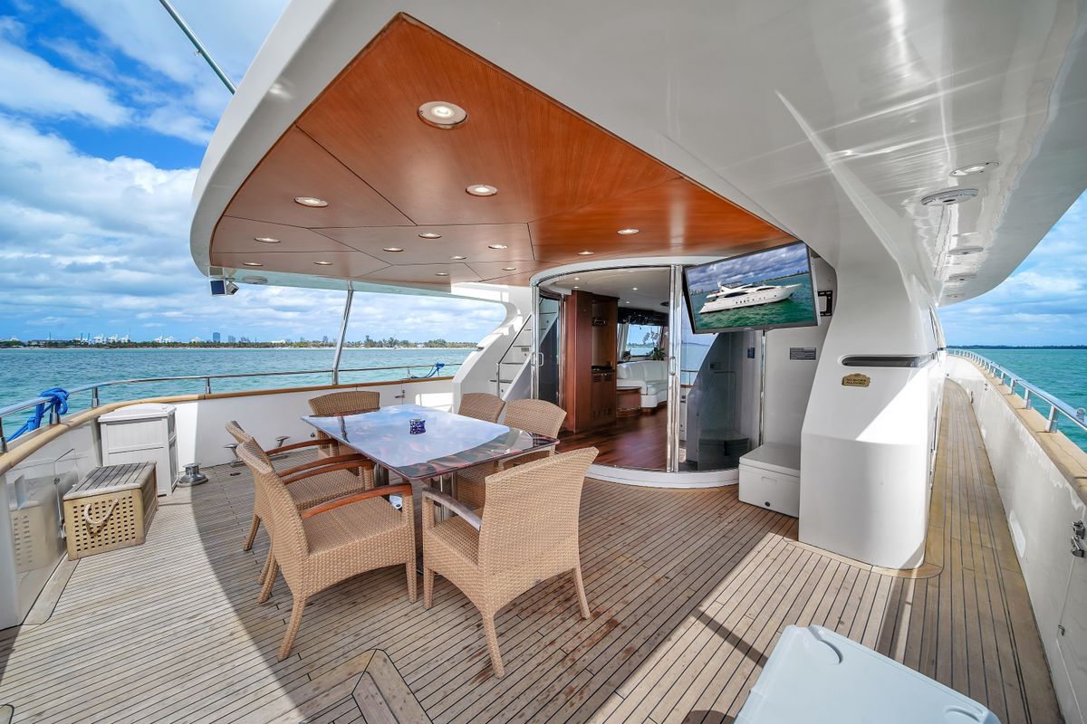 2006 Azimut 100 