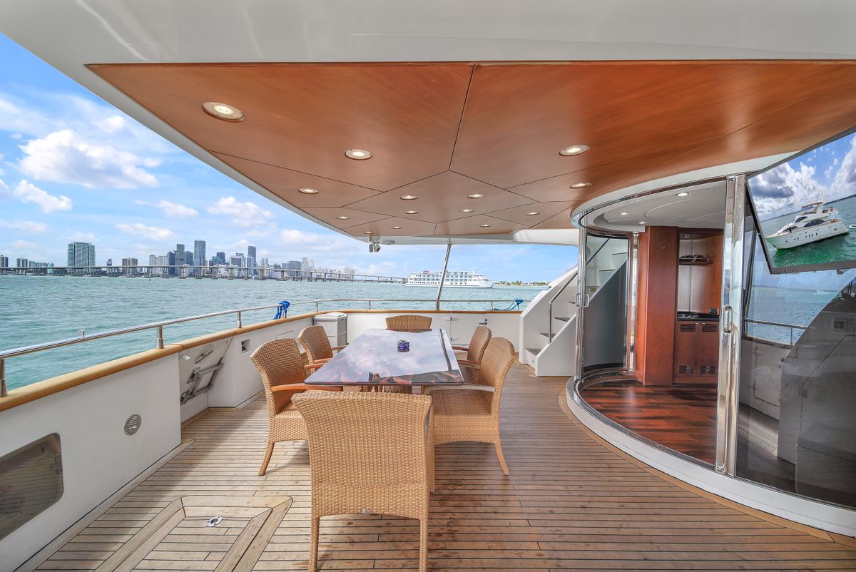 2006 Azimut 100 