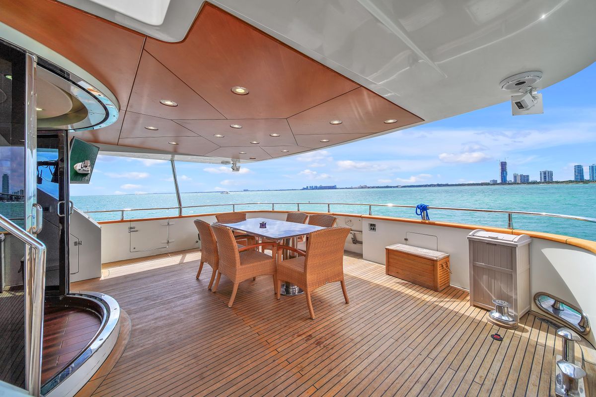 2006 Azimut 100 