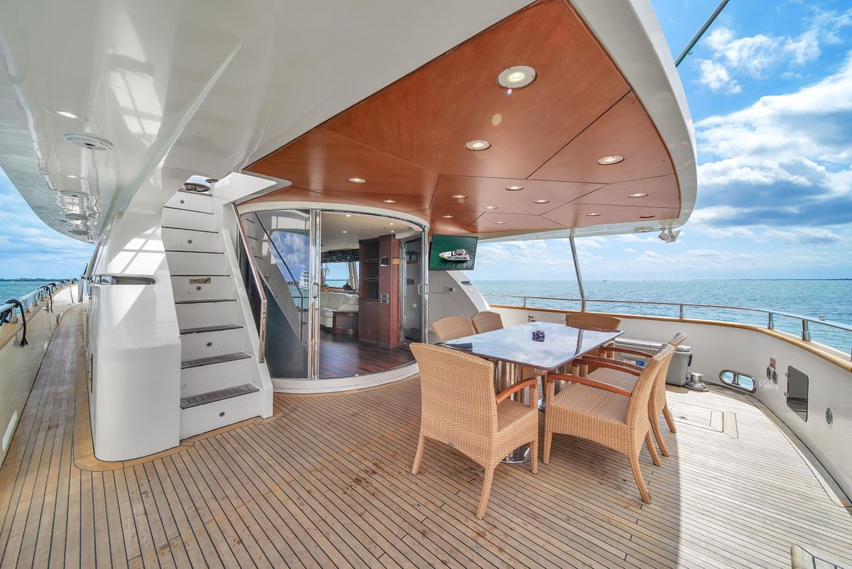 2006 Azimut 100 