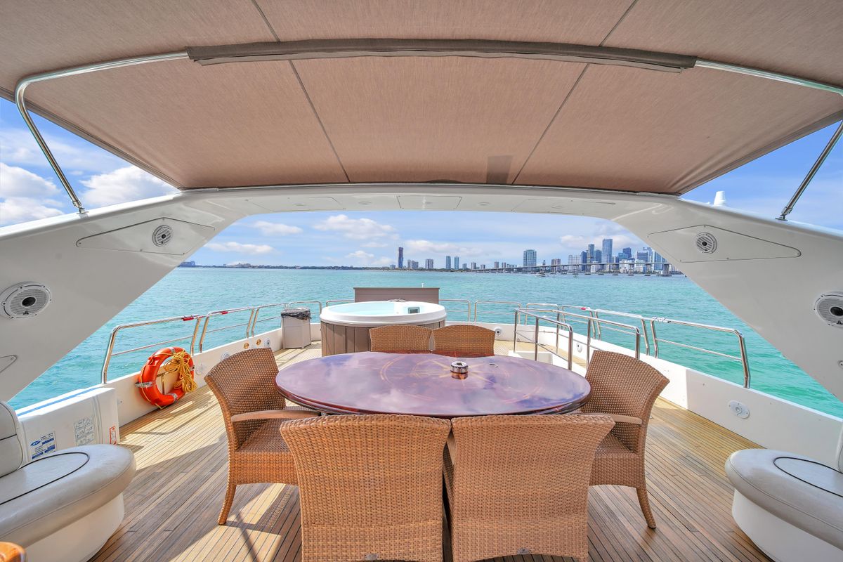 2006 Azimut 100 