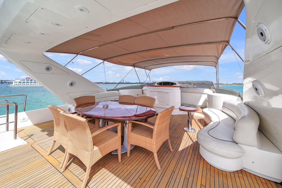 2006 Azimut 100 