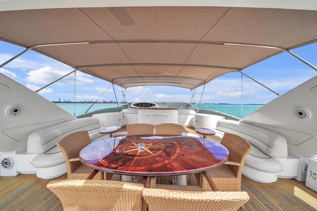 2006 Azimut 100 