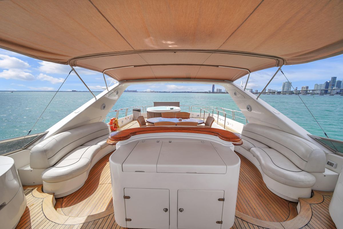 2006 Azimut 100 