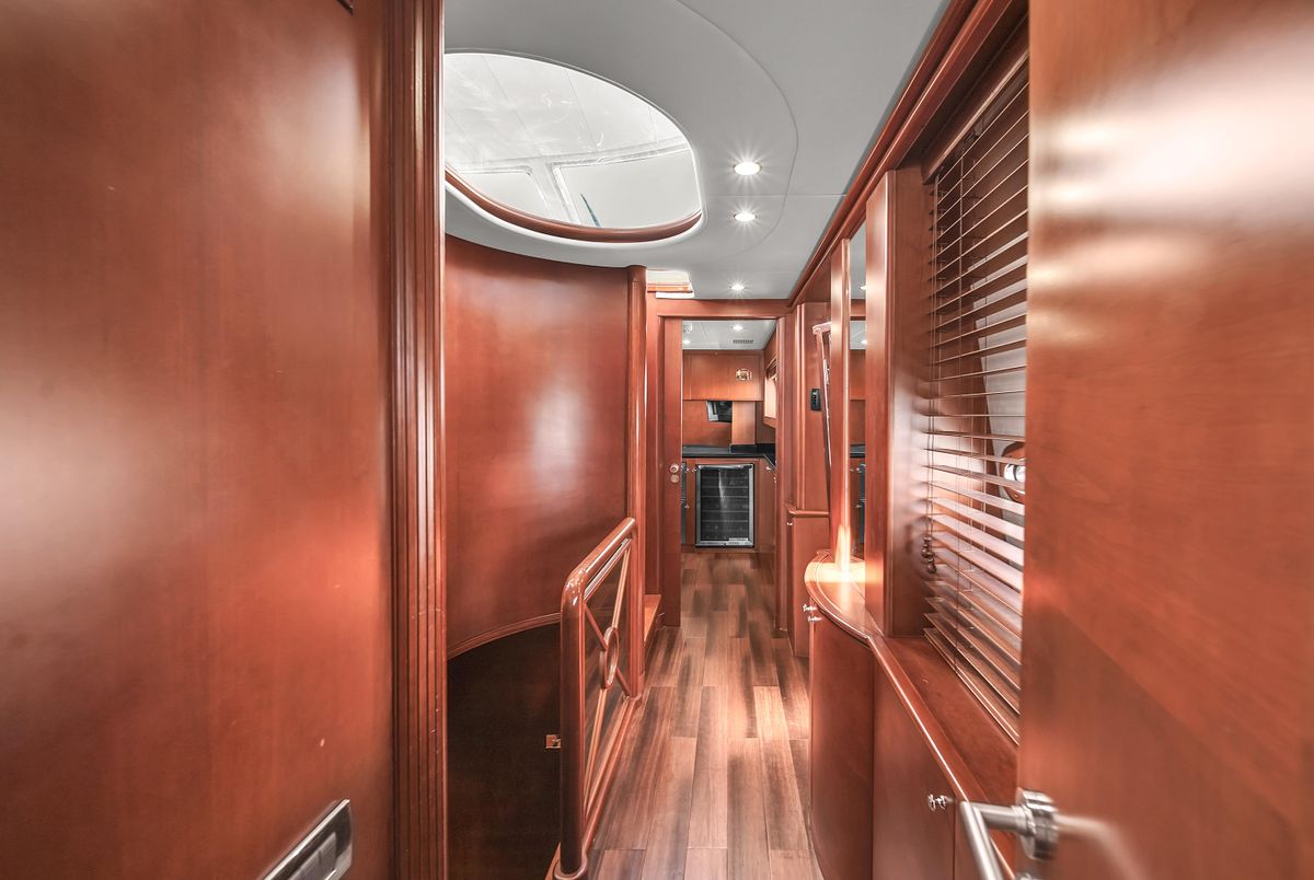 2006 Azimut 100 