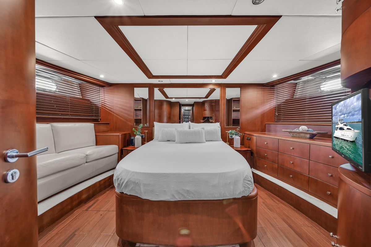 2006 Azimut 100 
