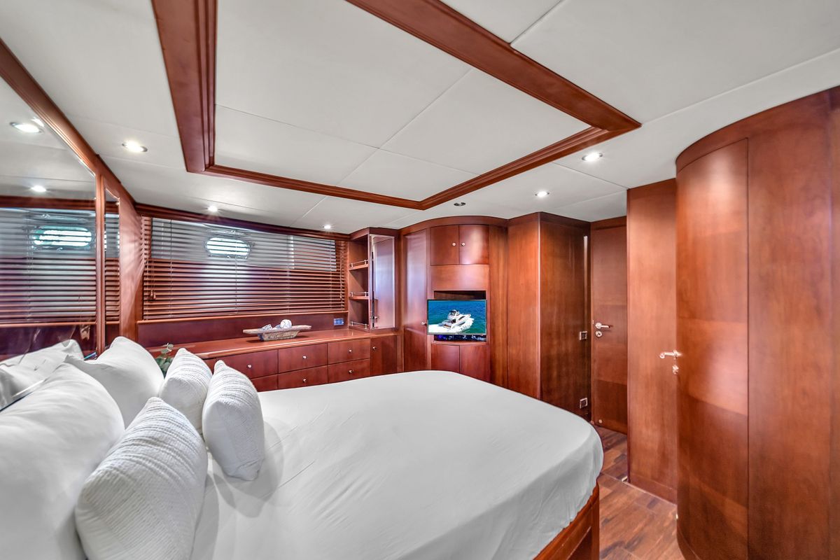 2006 Azimut 100 
