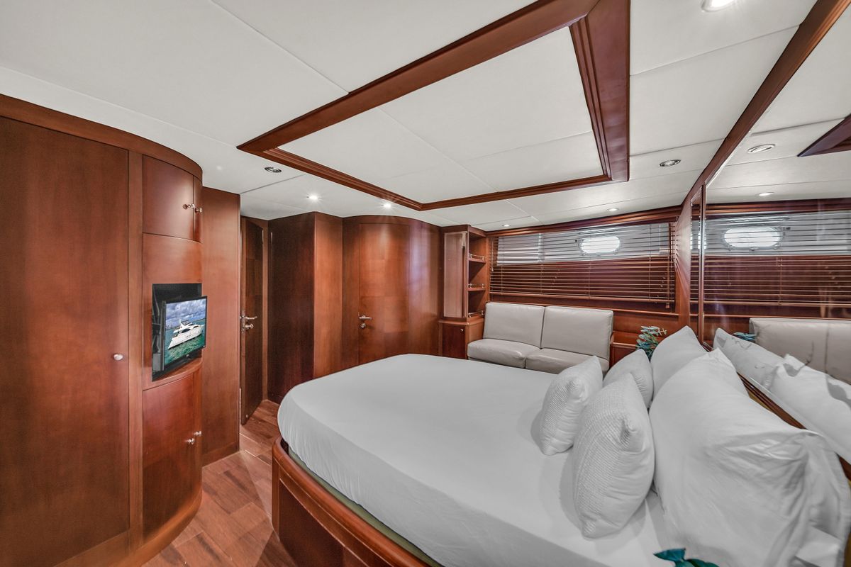 2006 Azimut 100 