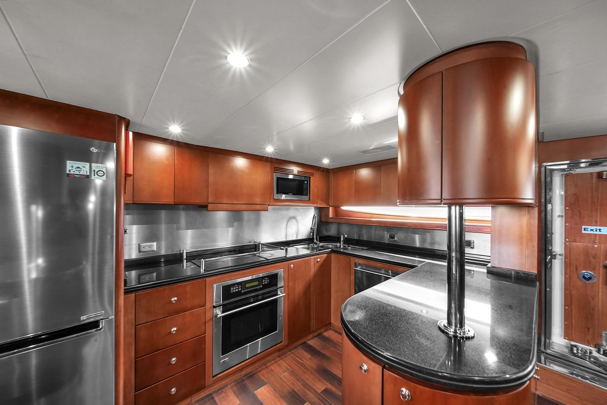 2006 Azimut 100 