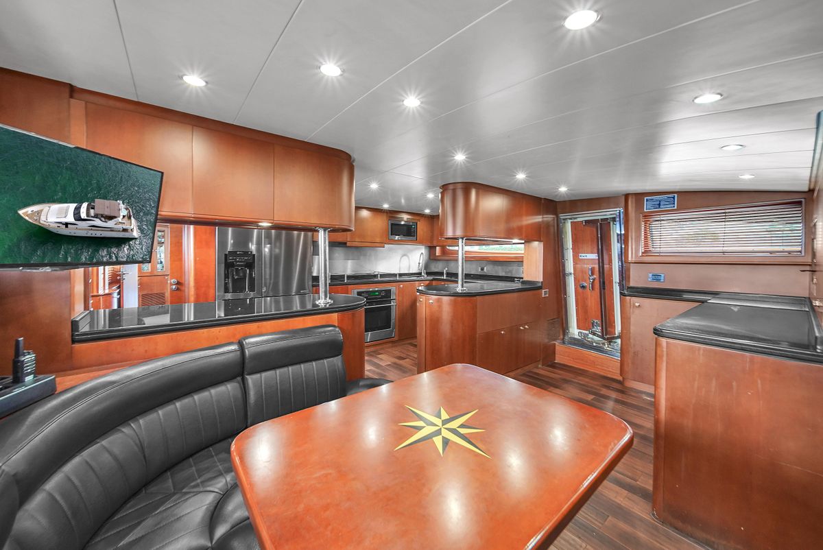 2006 Azimut 100 