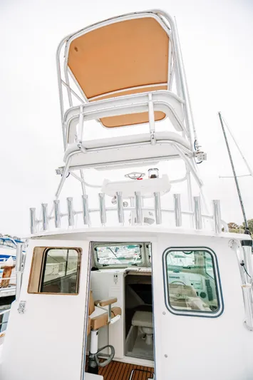  Yacht Photos Pics 2017 Parker 2520 XLD Sport Cabin boat with upper deck and cabin view.