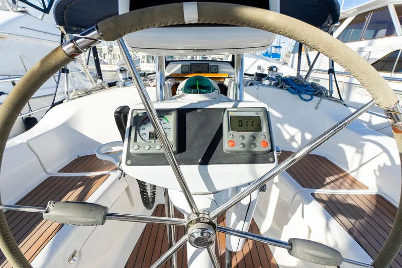 Plan Sea Yacht Photos Pics Cockpit of a 2007 Hunter 38 sailboat with steering wheel and navigation instruments.