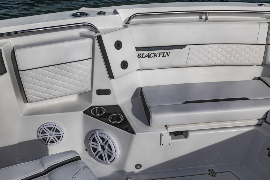 2023 Blackfin 302 CC