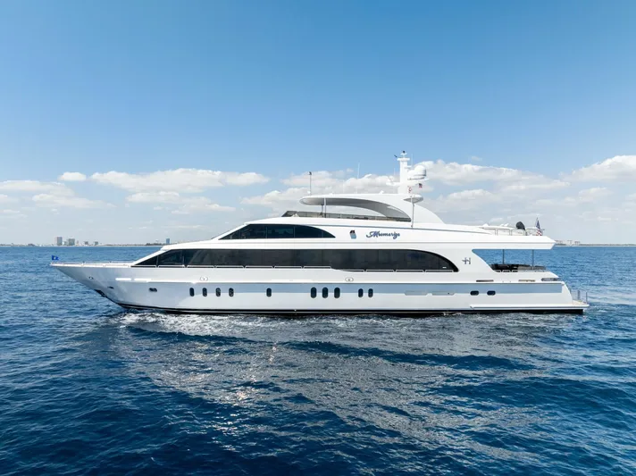 Mesmerize Yacht Photos Pics 