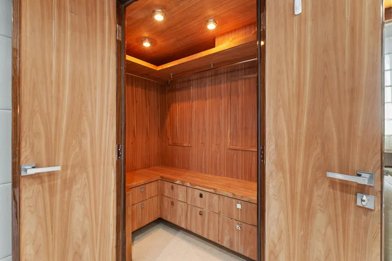 Mesmerize Yacht Photos Pics 