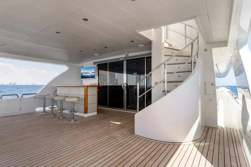 Mesmerize Yacht Photos Pics 