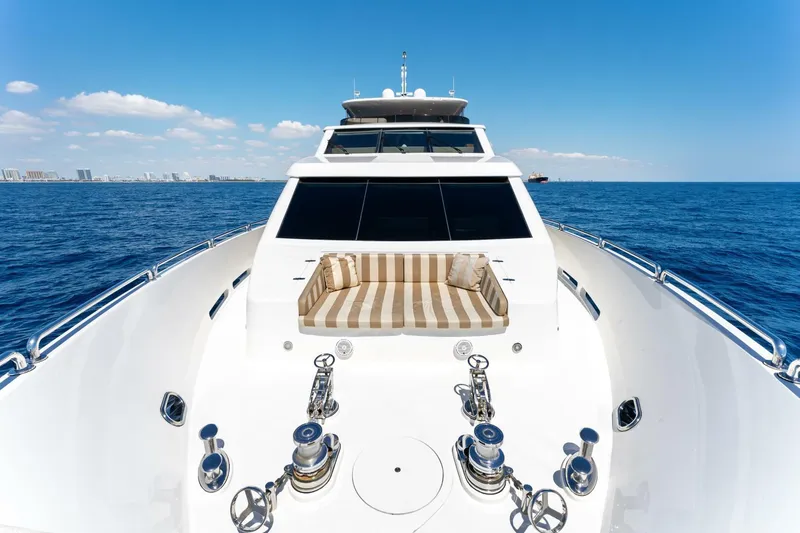 Mesmerize Yacht Photos Pics 