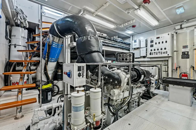 Mesmerize Yacht Photos Pics 