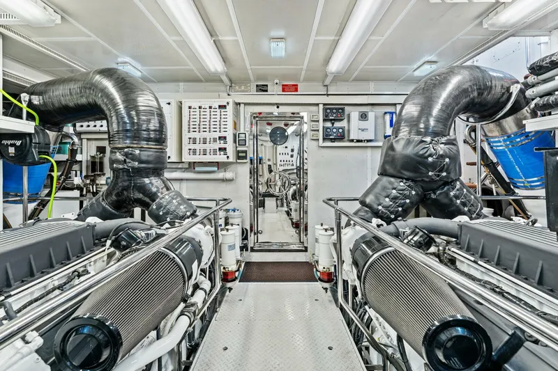 Mesmerize Yacht Photos Pics 