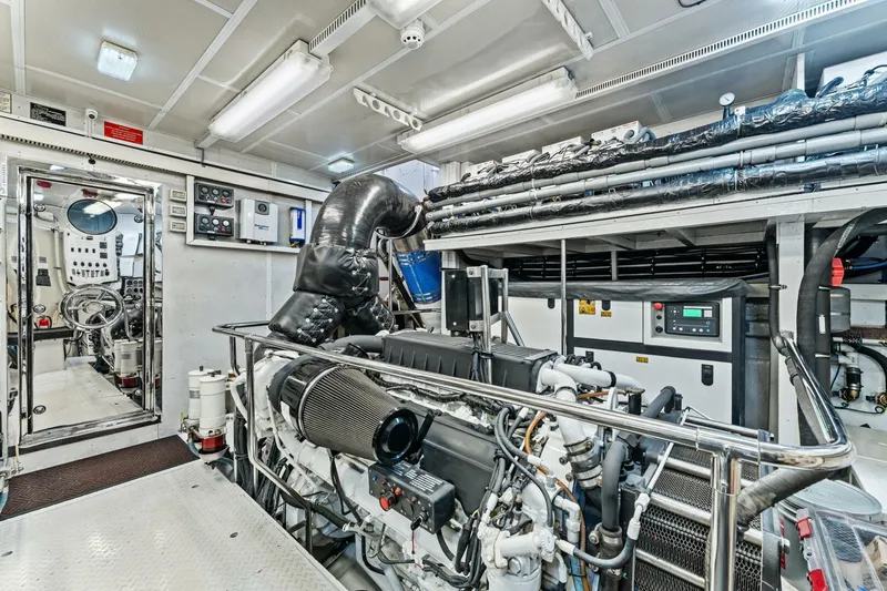 Mesmerize Yacht Photos Pics 