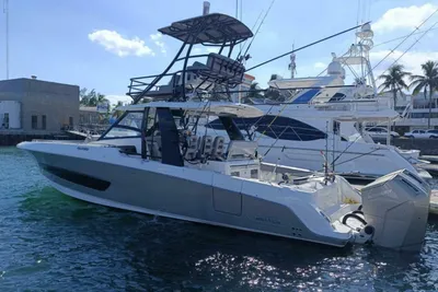 Boston Whaler 420 Outrage