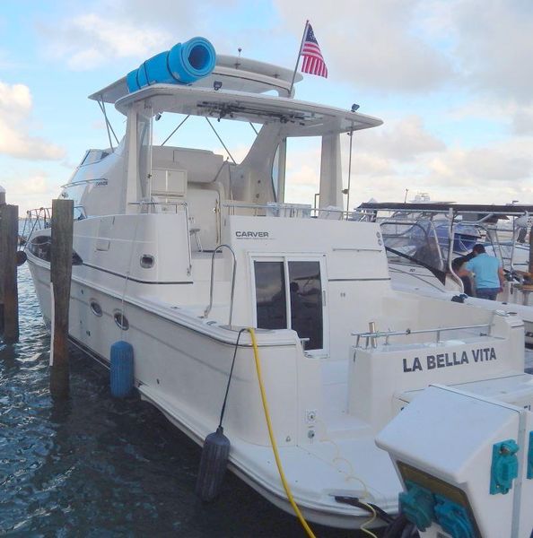 2004 Carver 444 Cockpit Motor Yacht