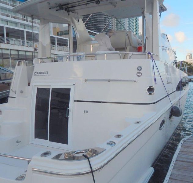 2004 Carver 444 Cockpit Motor Yacht