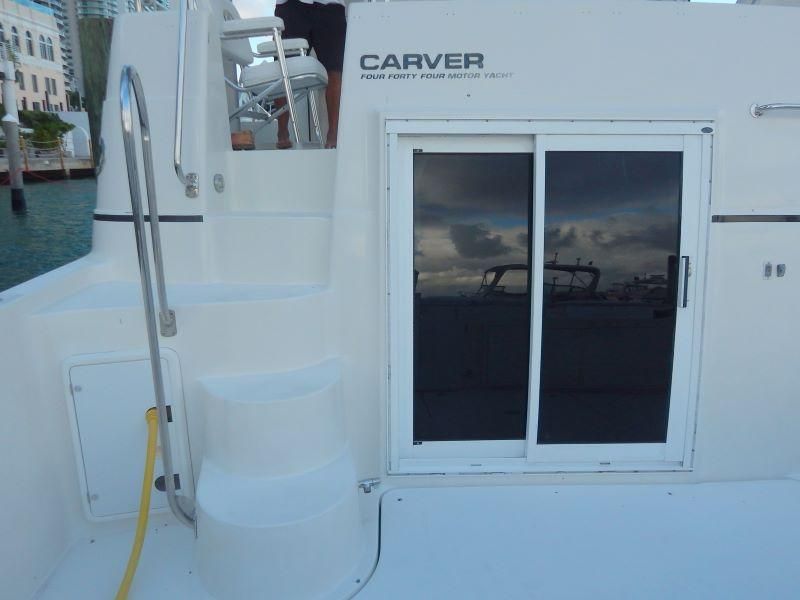 2004 Carver 444 Cockpit Motor Yacht