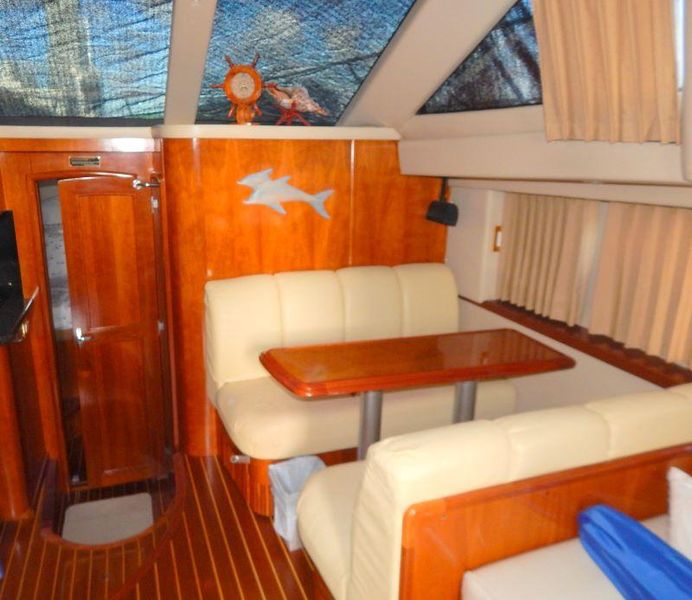 2004 Carver 444 Cockpit Motor Yacht