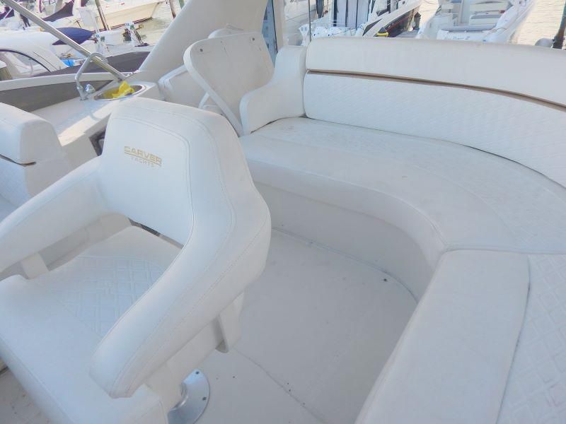 2004 Carver 444 Cockpit Motor Yacht