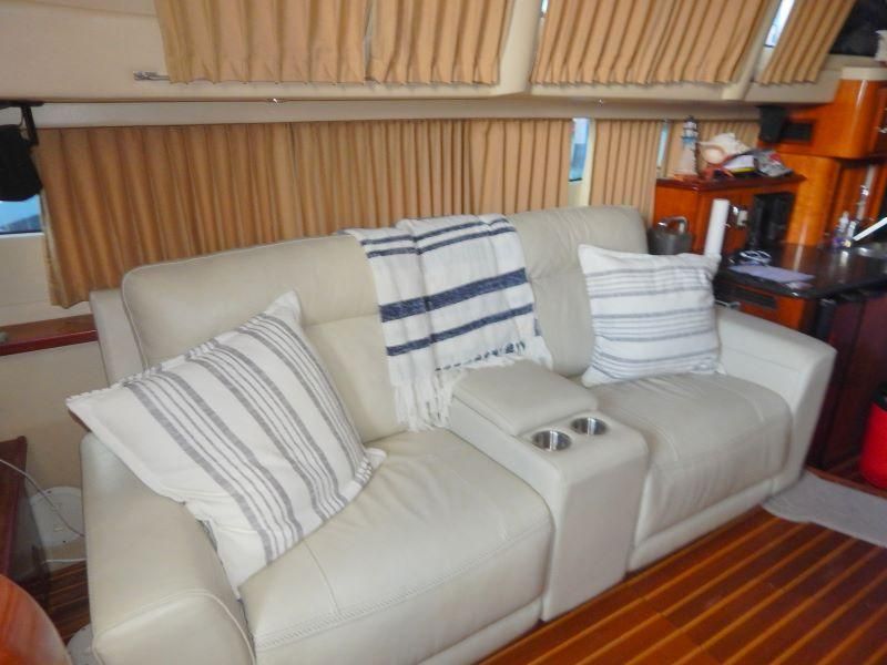 2004 Carver 444 Cockpit Motor Yacht