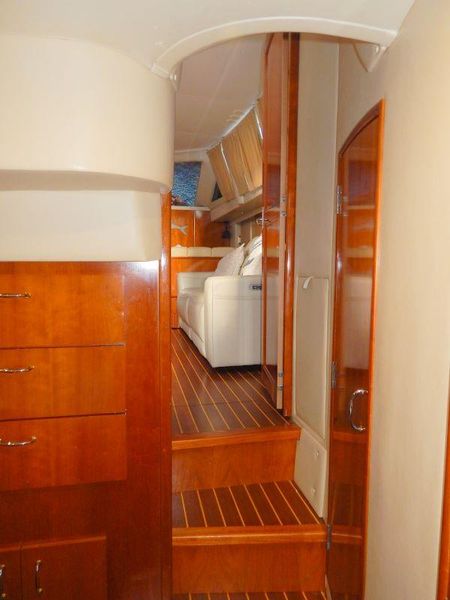 2004 Carver 444 Cockpit Motor Yacht