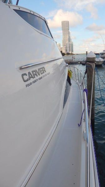 2004 Carver 444 Cockpit Motor Yacht