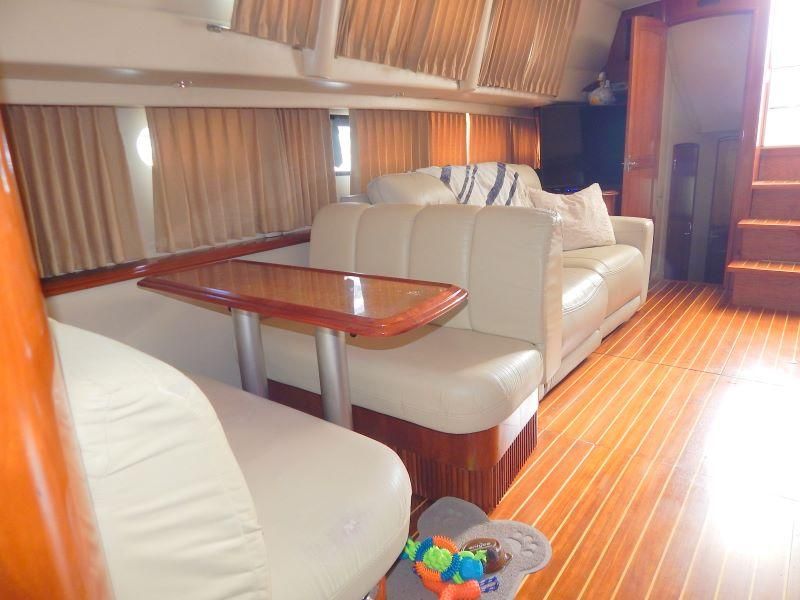 2004 Carver 444 Cockpit Motor Yacht