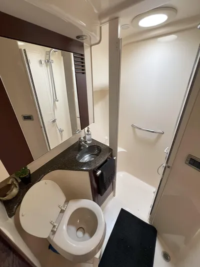 Viva La Vida Yacht Photos Pics 2006 Sea Ray 44 Sedan Bridge bathroom with shower, sink, and toilet.