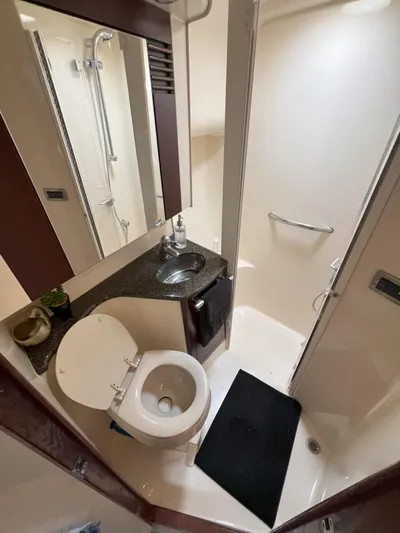 Viva La Vida Yacht Photos Pics 2006 Sea Ray 44 Sedan Bridge bathroom with shower, sink, and toilet.