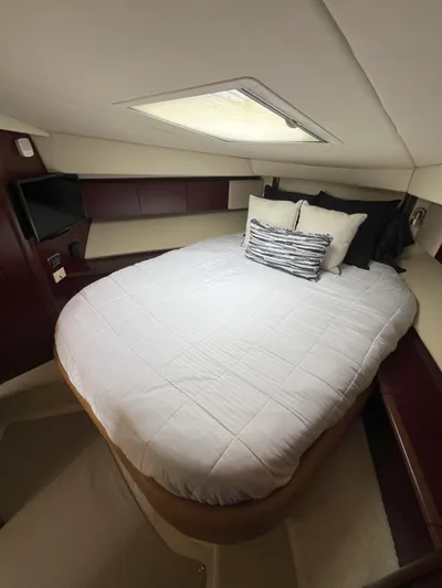 Viva La Vida Yacht Photos Pics Luxurious bedroom in 2006 Sea Ray 44 Sedan Bridge yacht with cozy bedding.