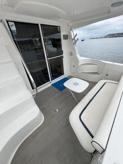 Viva La Vida Yacht Photos Pics 2006 Sea Ray 44 Sedan Bridge yacht deck with seating, table, and ocean view.