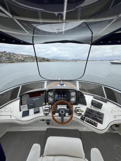 Viva La Vida Yacht Photos Pics 2006 Sea Ray 44 Sedan Bridge helm with panoramic water view.