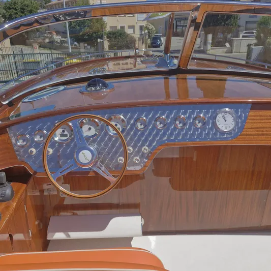  Yacht Photos Pics Steering wheel and dashboard of 2010 J Craft Torpedo 42 boat, featuring wood and chrome accents.