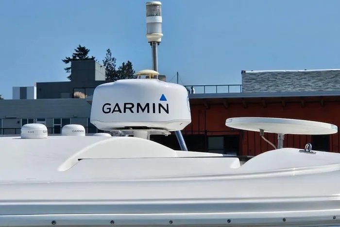  Yacht Photos Pics 2006 Cruisers Yachts 455 Express Motoryacht with Garmin radar system.